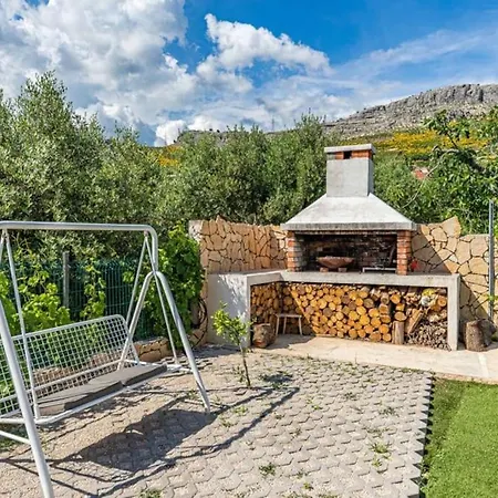 Sunny Pool House Villa Kucine