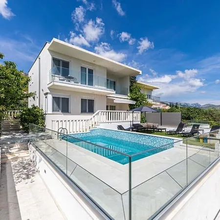 Sunny Pool House
