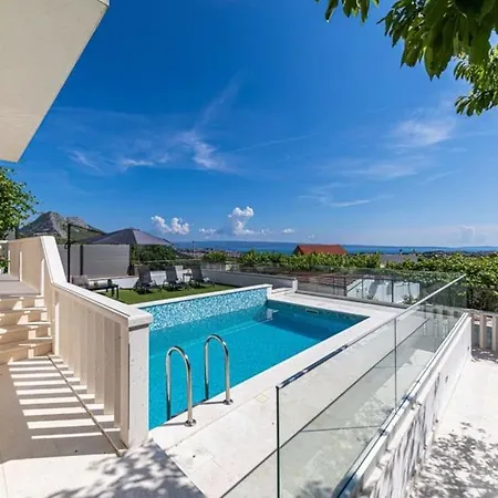 Sunny Pool House Villa Kucine
